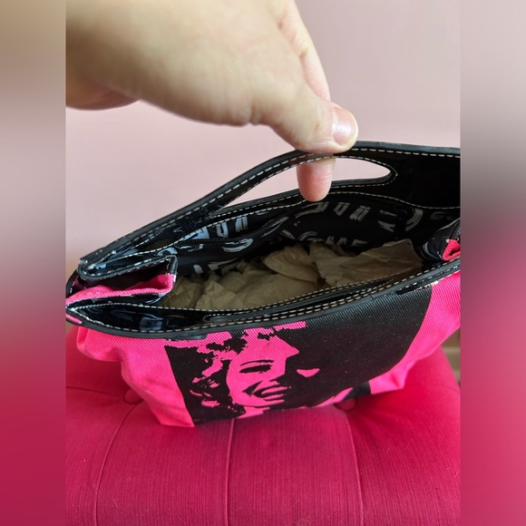 GUESS 90’s Marilyn purse - Picture 5 of 6